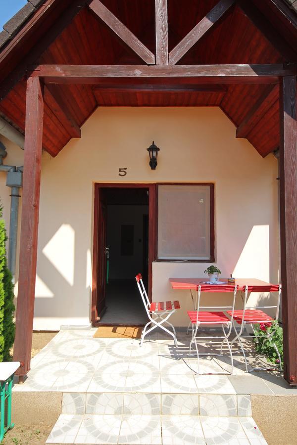 Pension Elisabeth Balatonlelle Extérieur photo