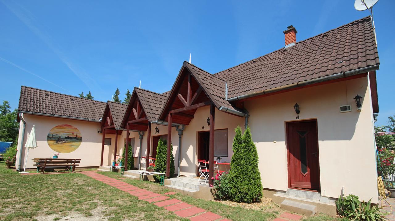 Pension Elisabeth Balatonlelle Extérieur photo