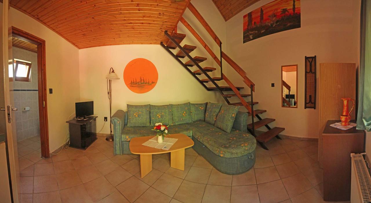 Pension Elisabeth Balatonlelle Extérieur photo