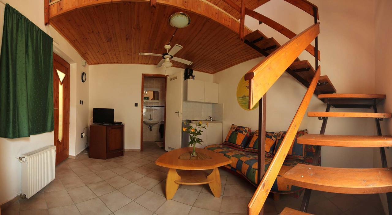 Pension Elisabeth Balatonlelle Extérieur photo